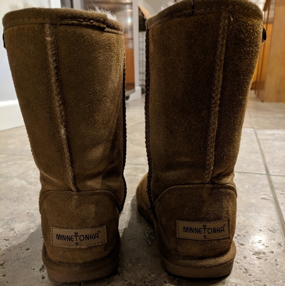 Minnetonka Womans tan Olympia Boots - Picture 3 of 6